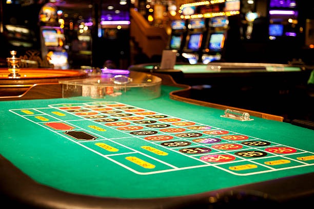77w live betting interface showing game information and match events